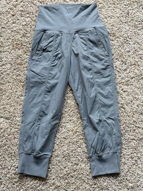 Lululemon cropped joggers size 2 Gray